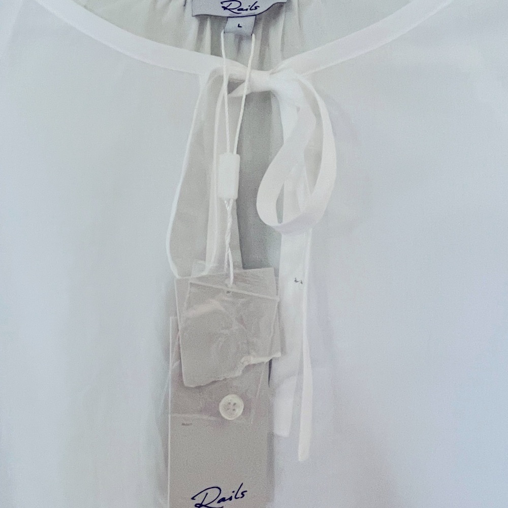 Rails Dari 100% Cotton Blouse with Eyelet Sleeve Detail. Size L - Picture 13 of 14
